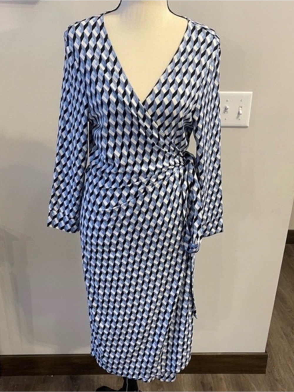 Diane Von Furstenberg Navy and White Geometric Wrap Dress - Picture 2 of 5